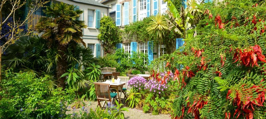 Logis Hotel Les Fuchsias Saint-Vaast-la-Hougue Zewnętrze zdjęcie